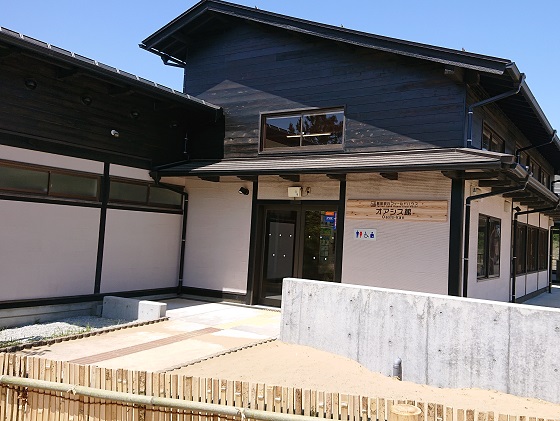 鳥取砂丘フィールドハウス 駐車場 内装